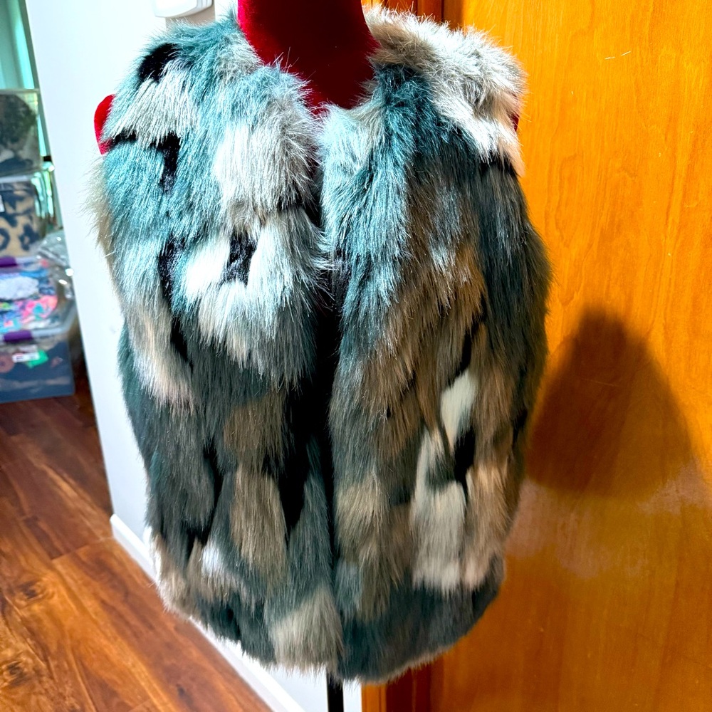 Stylish Faux Fur Vest - Gray and Black